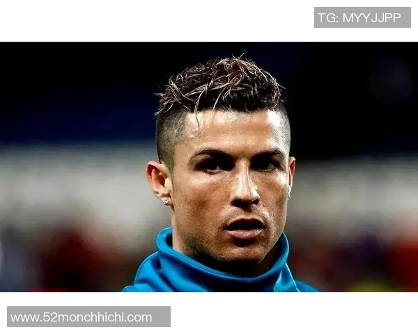 足球明星C罗独特造型解析展现个人魅力与时尚风格